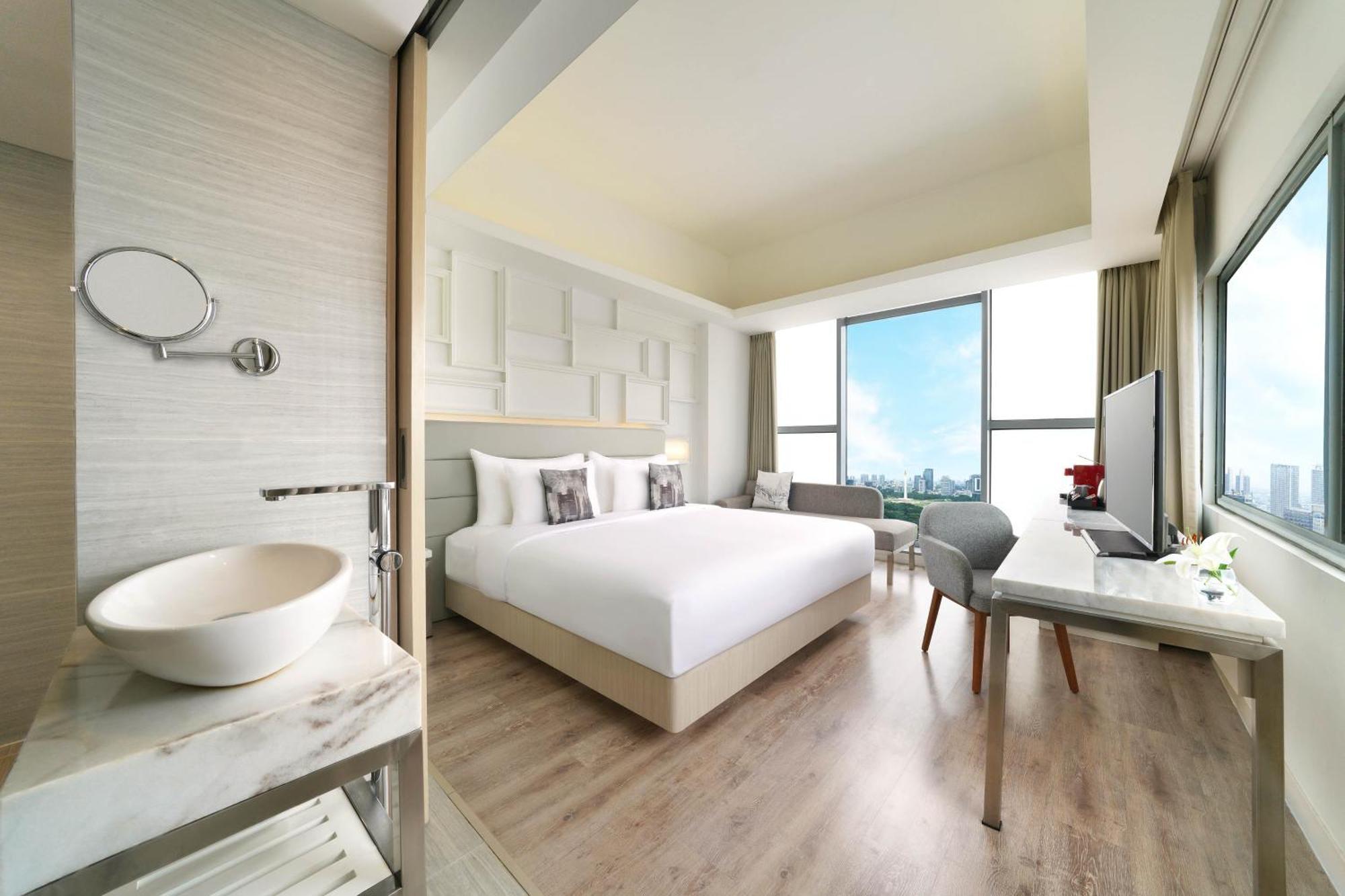 HARRIS Vertu Hotel Harmoni Jakarta Buitenkant foto
