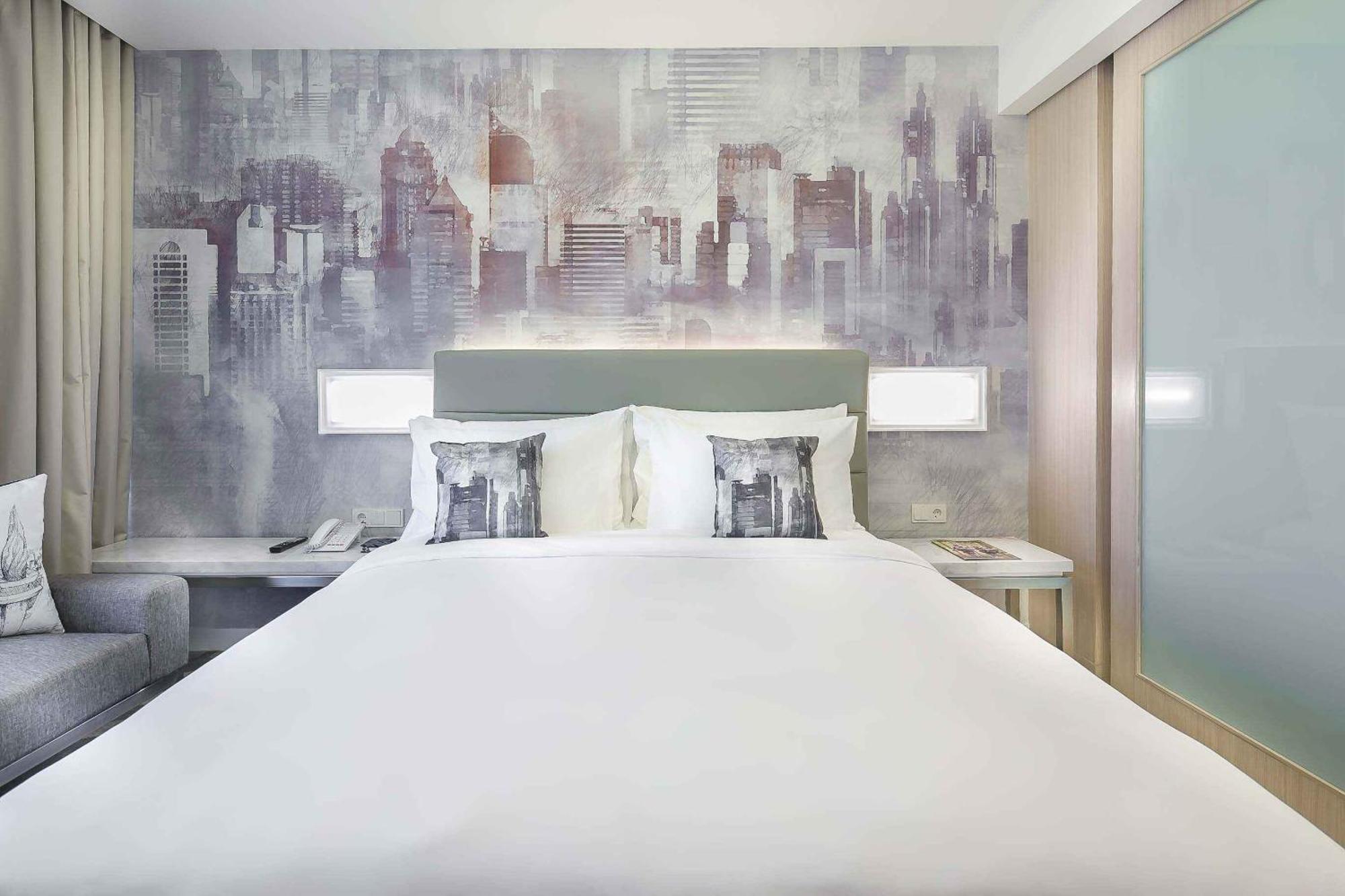 HARRIS Vertu Hotel Harmoni Jakarta Buitenkant foto