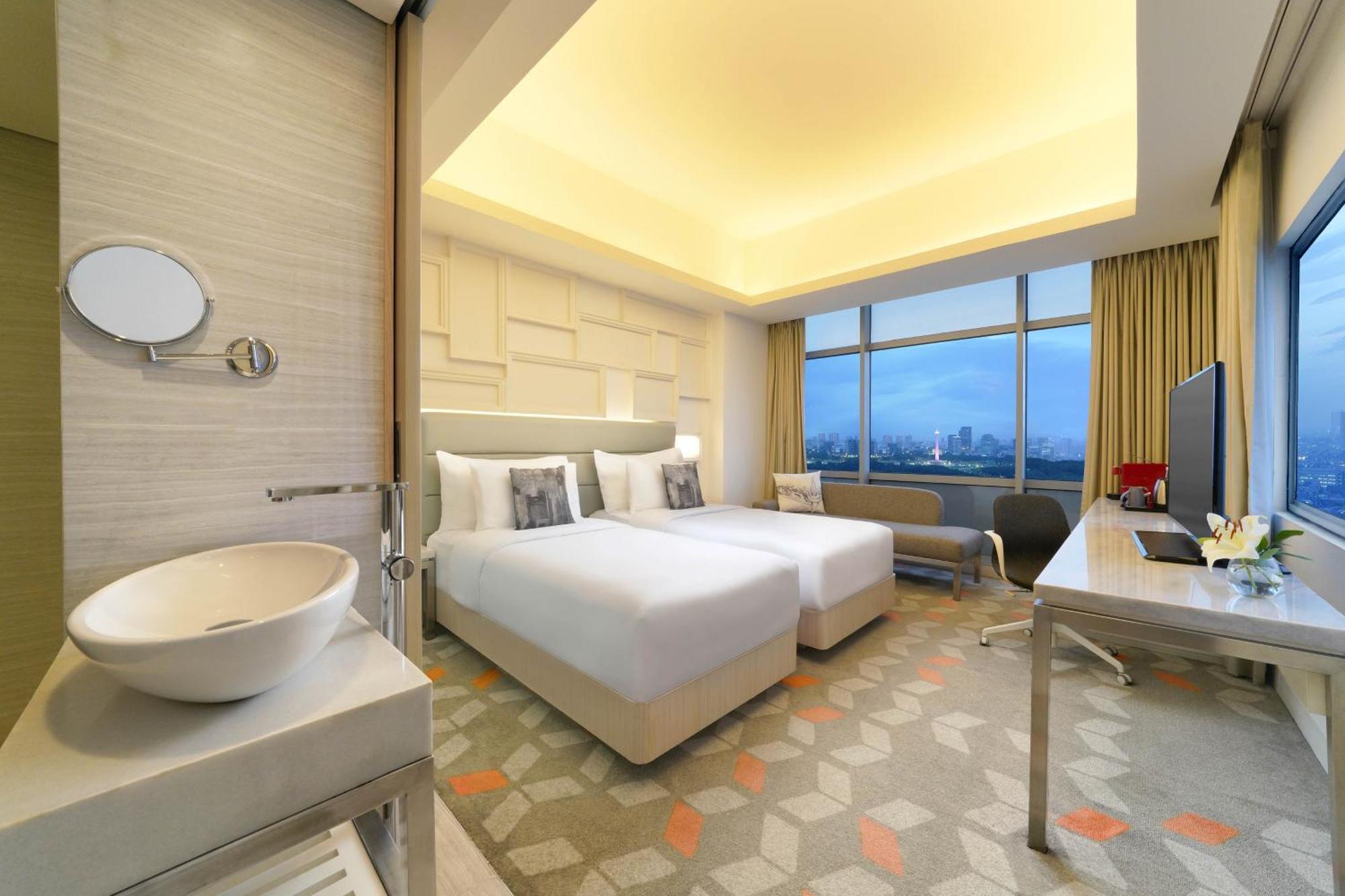 HARRIS Vertu Hotel Harmoni Jakarta Buitenkant foto
