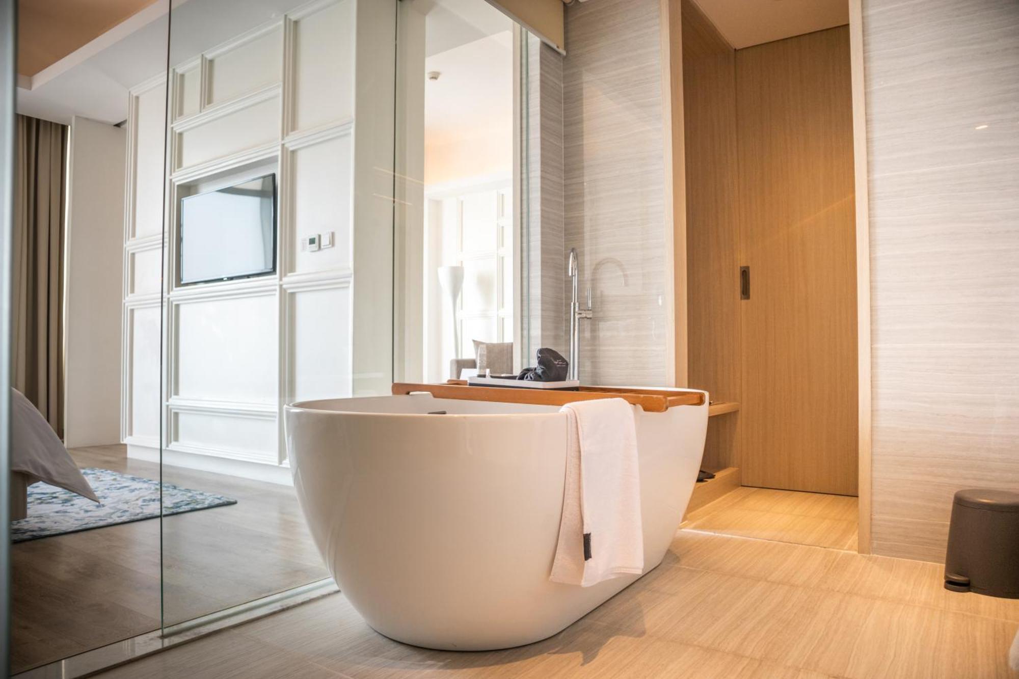 HARRIS Vertu Hotel Harmoni Jakarta Buitenkant foto